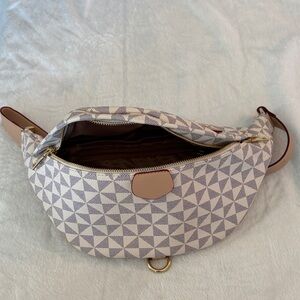 Neutral Geo-Pattern Crossbody Belt Bag